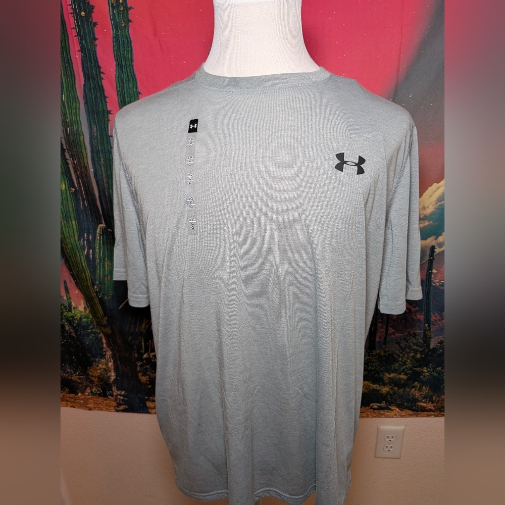 UNDER ARMOUR HEATGEAR LOOSE GREY SHORT SLEEVE EXERCISE WORKOUT SHIRT SZ L